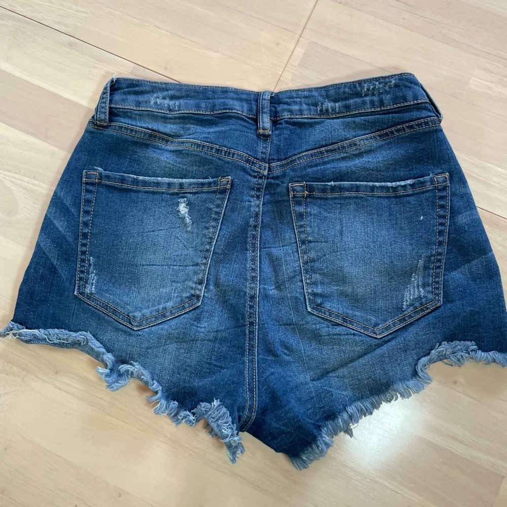 Refuge Distressed, High Rise, Raw Hem, Button Fly Jean Shorts Size 4 - Picture 2 of 5